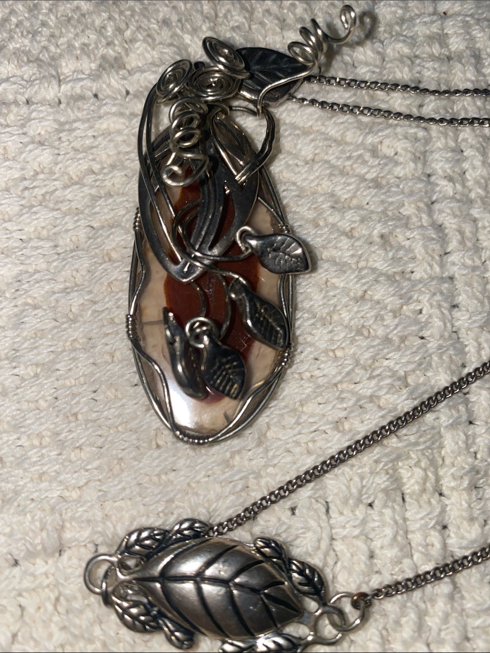 Source Unknown Silver-Tone Leaf & Floral Pendant Necklace